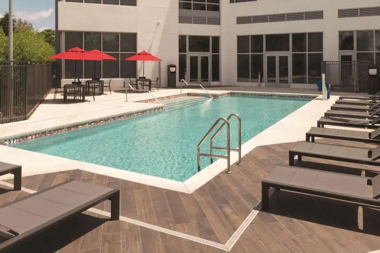 Radisson Red Miami Airport Hotel Miami Springs Exterior photo