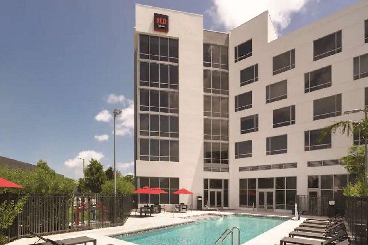 Radisson Red Miami Airport Hotel Miami Springs Exterior photo
