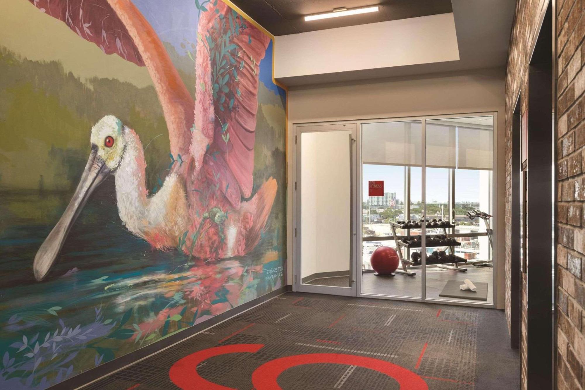 Radisson Red Miami Airport Hotel Miami Springs Exterior photo