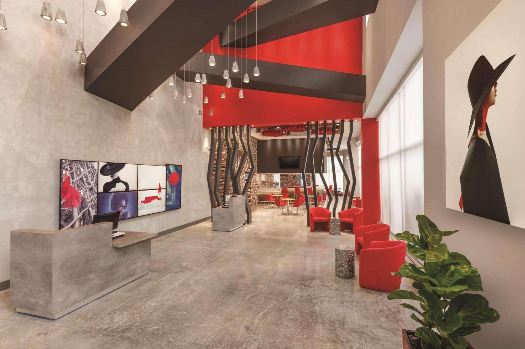 Radisson Red Miami Airport Hotel Miami Springs Exterior photo